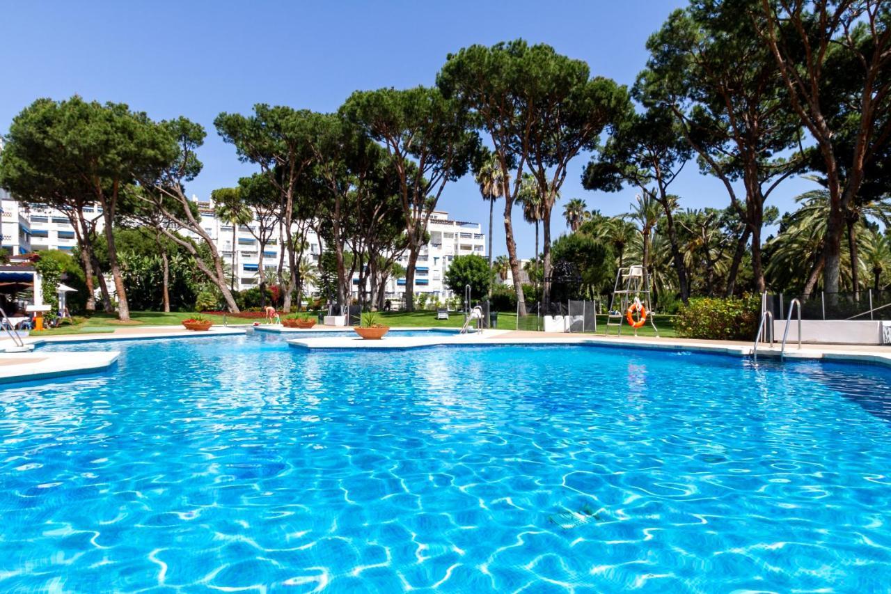 Marbella Banus Suites - Lily Playas Del Duque Banus Beach Apartment Exterior foto