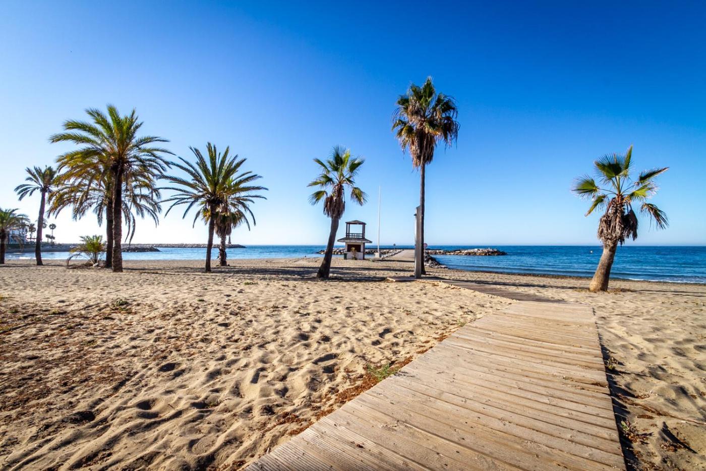 Marbella Banus Suites - Lily Playas Del Duque Banus Beach Apartment Exterior foto