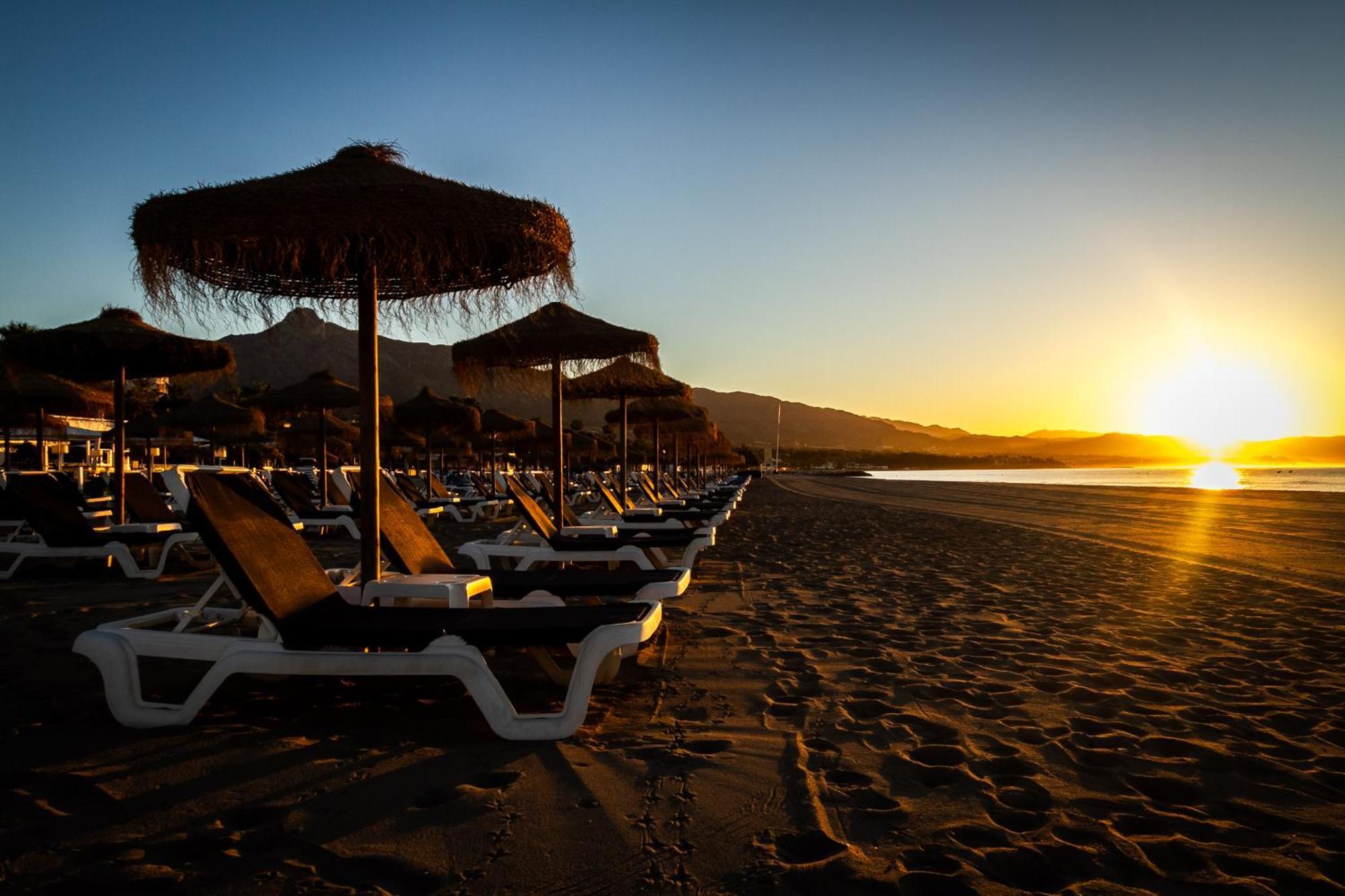 Marbella Banus Suites - Lily Playas Del Duque Banus Beach Apartment Exterior foto